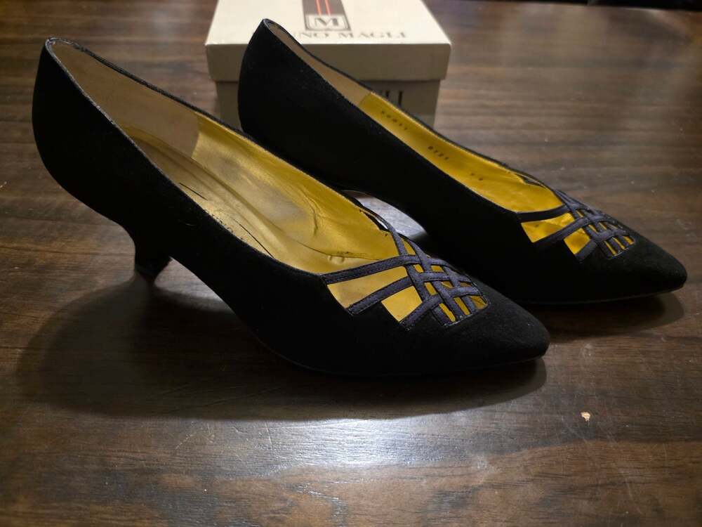 Bruno Magli Black Suede Kitten Heel Pumps with Lattice Cutout Size 9 B - Picture 2 of 7